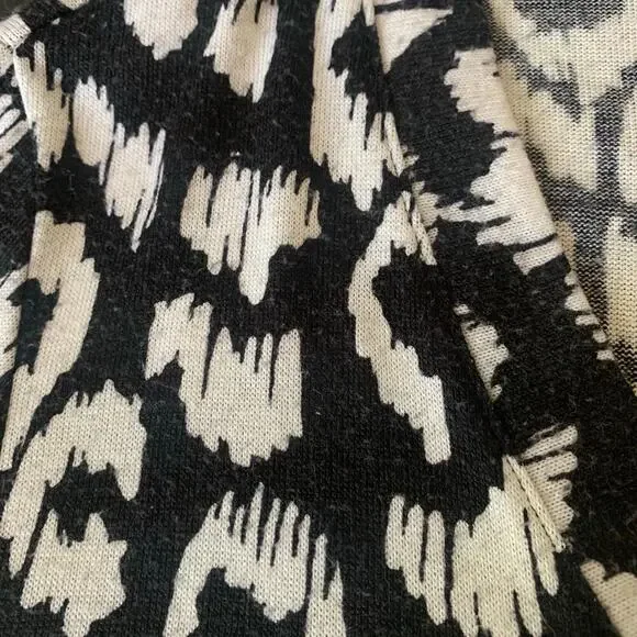 Ruby Rd. Black and White Pattern Handkerchief Style Top Size XL - Picture 6 of 6